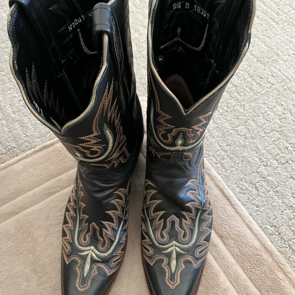 Lucchese Black Leather Western Cowboy Boots Stitched embellishments Rare 9.5 M! - Picture 4 of 16